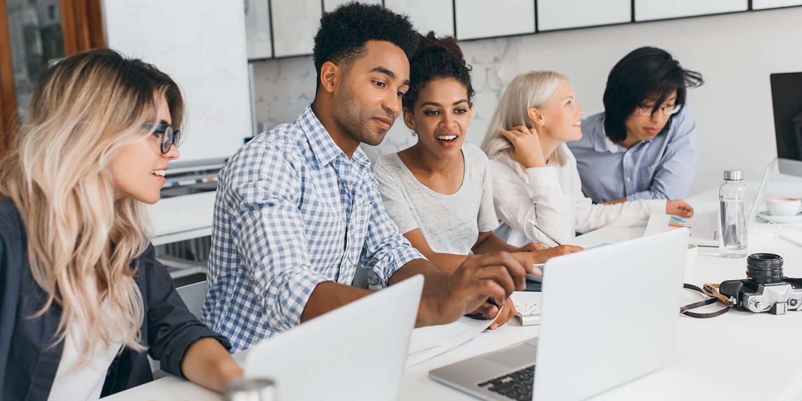 Pointing to computer