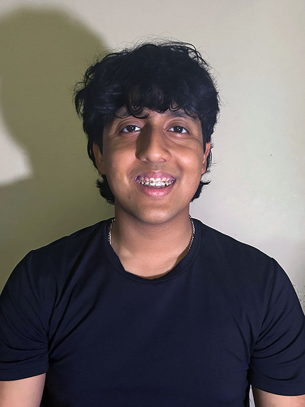 The blog author, Sarin, has dark hair and is wearing a black t-shirt.