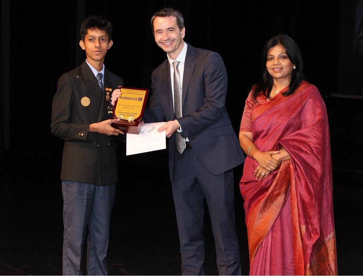 Presenting student with award